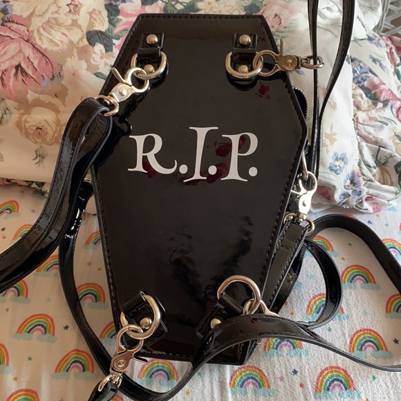 RARE Pre Loved Total R.I.P. Off Coffin Purse - Picture 2 of 10